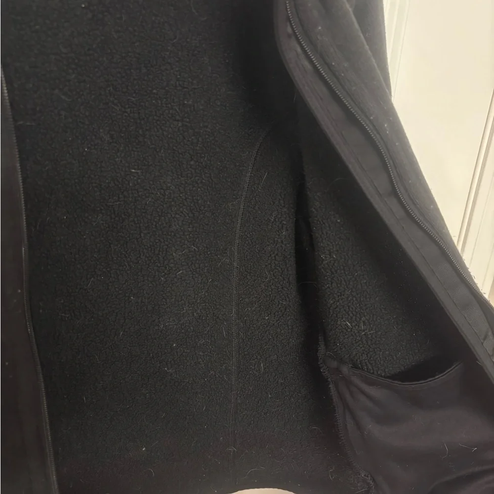 Patagonia Black Full-Zip Fleece Jacket with Small Logo - Picture 7 of 14